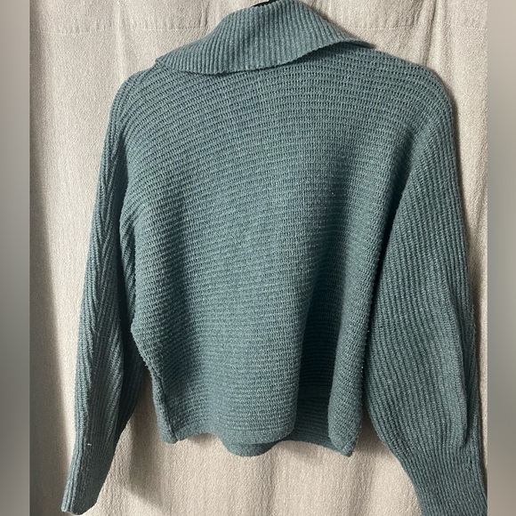 Collared Sweater - Picture 3 of 4